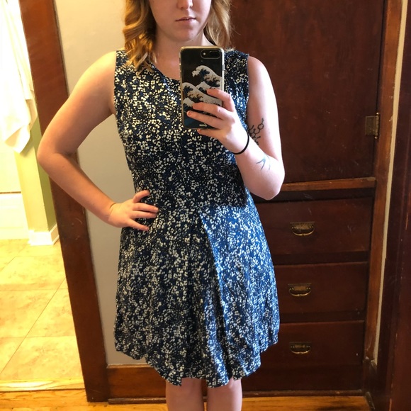 🌟NEVER WORN🌟 GAP BLUE FLORAL DRESS WITH POCKETS - Picture 2 of 3